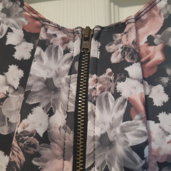 Floral dress - Picture 2 of 9